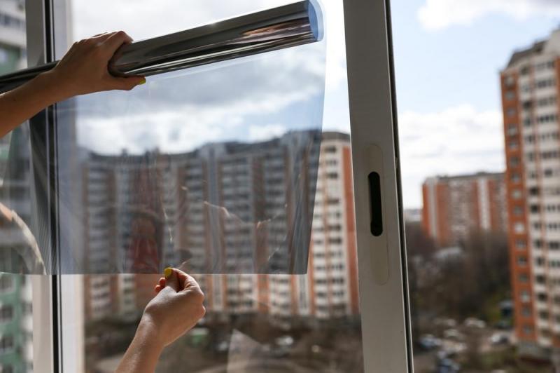 Films adh&eacute;sifs : comment prot&eacute;ger et d&eacute;corer vos vitres ?